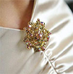 スワロフスキー・ラインストーンのブローチ