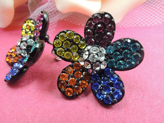 �L���[�r�b�N�W���R�j�A�̃l�b�N���X