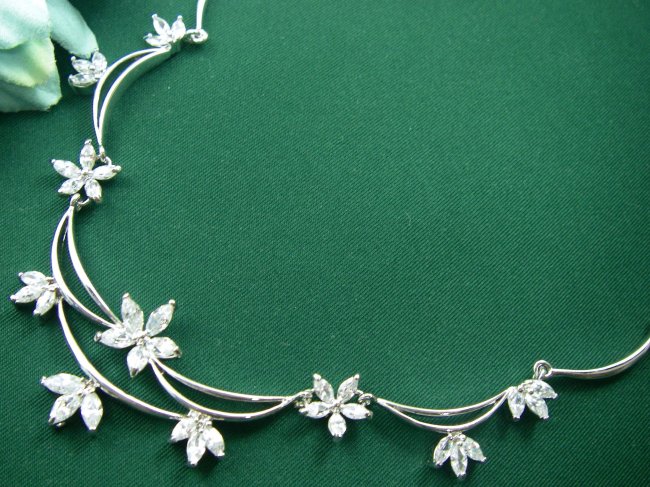 �L���[�r�b�N�W���R�j�A�̃l�b�N���X