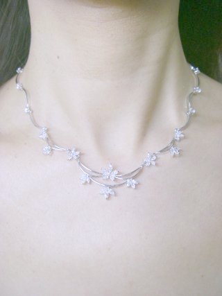 �L���[�r�b�N�W���R�j�A�̃l�b�N���X