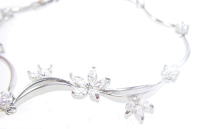 �L���[�r�b�N�W���R�j�A�̃u���X���b�g