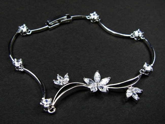 �t�����[���`�[�t�@�L���[�r�b�N�W���R�j�A�̃u���X���b�g