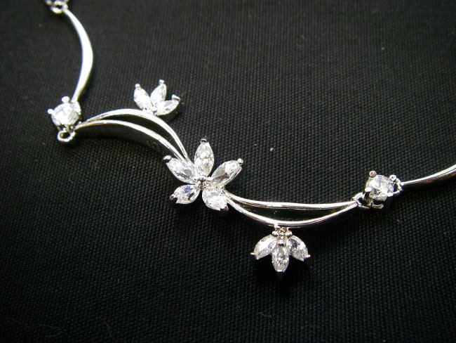 �L���[�r�b�N�W���R�j�A�̃u���X���b�g