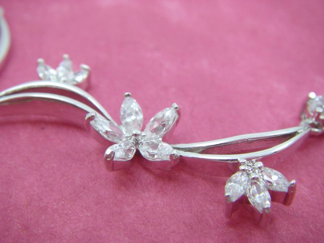 �L���[�r�b�N�W���R�j�A�̃u���X���b�g