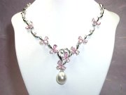 �}�W�����J�E�p�[���ƃL���[�r�b�N�W���R�j�A�̃l�b�N���X