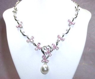 �}�W�����J�E�p�[���ƃL���[�r�b�N�W���R�j�A�̃l�b�N���X