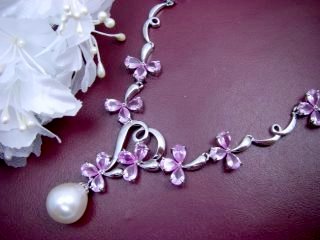 �}�W�����J�E�p�[���ƃL���[�r�b�N�W���R�j�A�̃l�b�N���X