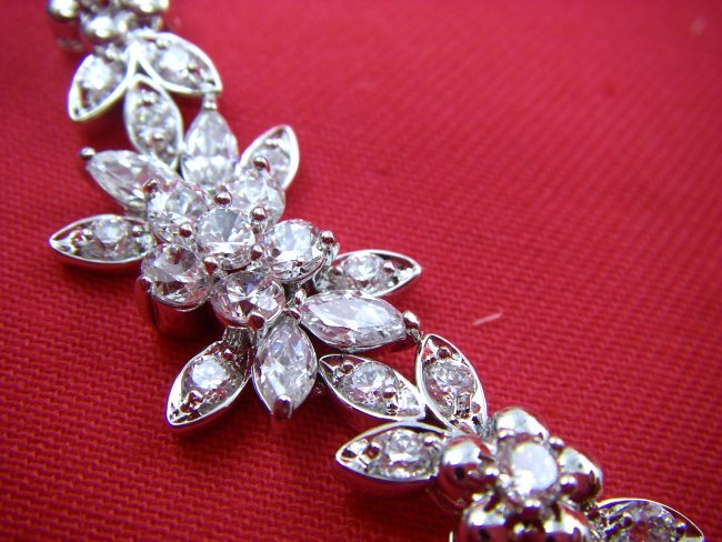 �L���[�r�b�N�W���R�j�A�@�u���X���b�g