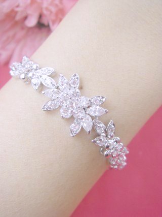 �u���X���b�g