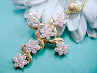 �L���[�r�b�N�W���R�j�A�@�N���X�i�\���ˁj�̃y���_���g