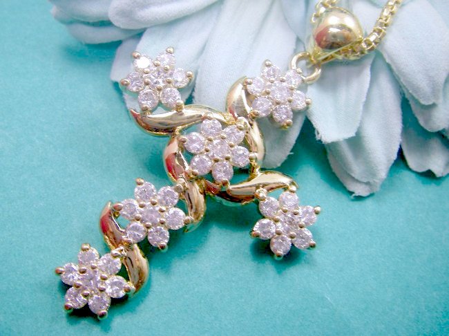 �L���[�r�b�N�W���R�j�A�@�N���X�i�\���ˁj�̃y���_���g