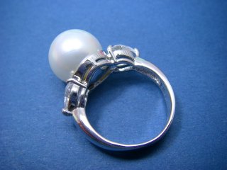 �}�W�����J�E�p�[���ƃL���[�r�b�N�W���R�j�A�̃����O�i�w�ցj