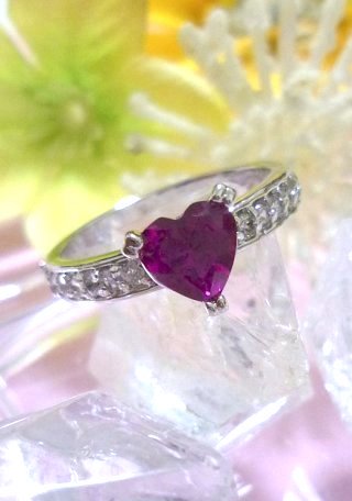 �h�C�c���@�L���[�r�b�N�W���R�j�A�ƃ��r�[�̃����O�@