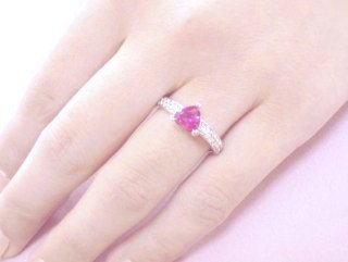 �h�C�c���@�L���[�r�b�N�W���R�j�A�ƃ��r�[�̃����O�@