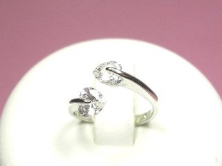 �L���[�r�b�N�W���R�j�A�@�n�[�g�̃����O