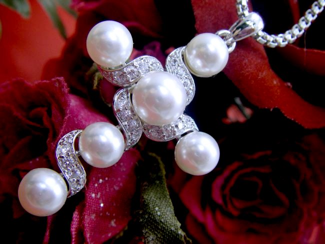 �L���[�r�b�N�W���R�j�A�ƃp�[���̃y���_���g