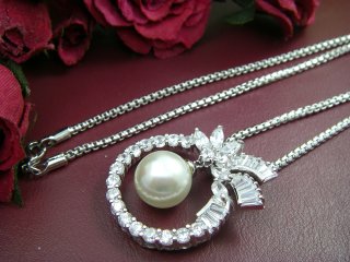 �L���[�r�b�N�W���R�j�A�ƃp�[���̃y���_���g