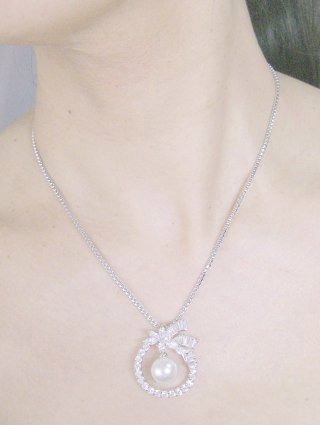 �L���[�r�b�N�W���R�j�A�̃l�b�N���X