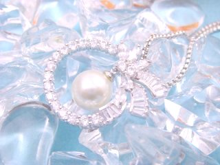 �L���[�r�b�N�W���R�j�A�ƃp�[���̃y���_���g