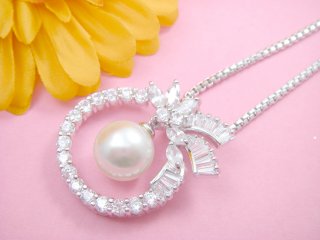 �L���[�r�b�N�W���R�j�A�ƃp�[���̃y���_���g