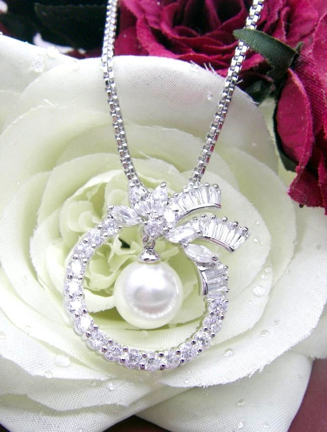 �L���[�r�b�N�W���R�j�A�ƃp�[���̃y���_���g