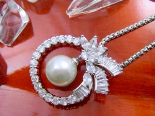 �L���[�r�b�N�W���R�j�A�ƃp�[���̃y���_���g