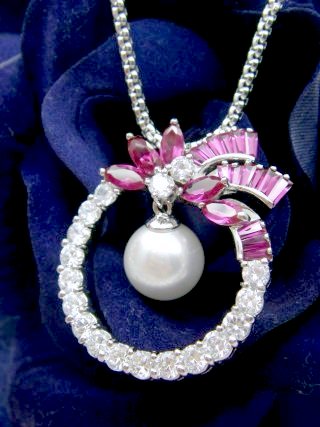 �L���[�r�b�N�W���R�j�A�ƃp�[���̃y���_���g