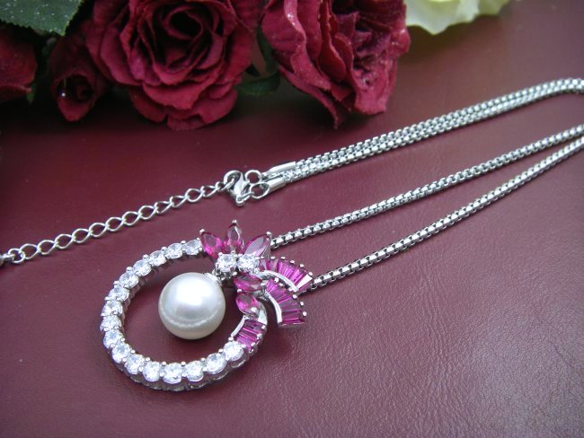 �L���[�r�b�N�W���R�j�A�ƃp�[���̃y���_���g