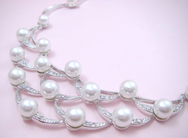 �L���[�r�b�N�W���R�j�A�ƃp�[���̃l�b�N���X