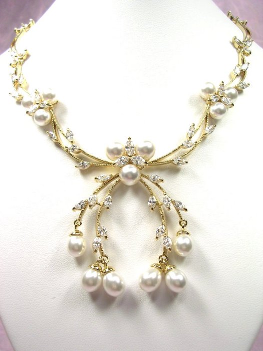 �L���[�r�b�N�W���R�j�A�ƃ}�W�����J�E�p�[���̃l�b�N���X