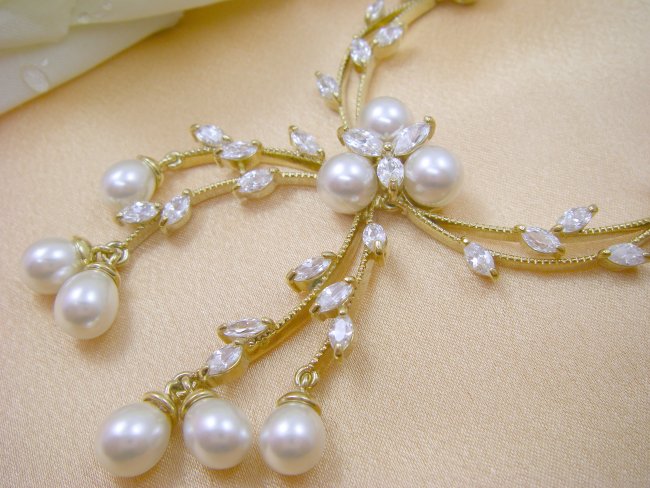 �L���[�r�b�N�W���R�j�A�ƃ}�W�����J�E�p�[���̃l�b�N���X