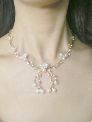 �L���[�r�b�N�W���R�j�A�ƃ}�W�����J�E�p�[���̃l�b�N���X