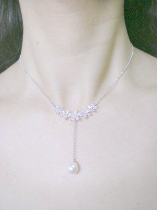 �L���[�r�b�N�W���R�j�A�ƃ}�W�����J�E�p�[���̃l�b�N���X