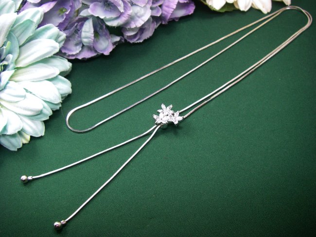 �t�����[���`�[�t�@�L���[�r�b�N�W���R�j�A�̃X���C�h�E�l�b�N���X