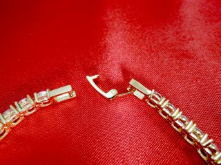 �S�[���h�e�j�X�l�b�N���X�@�L���[�r�b�N�W���R�j�A�E�A�N�Z�T���[