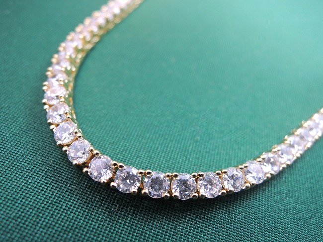 �S�[���h�e�j�X�l�b�N���X�@�L���[�r�b�N�W���R�j�A�E�A�N�Z�T���[