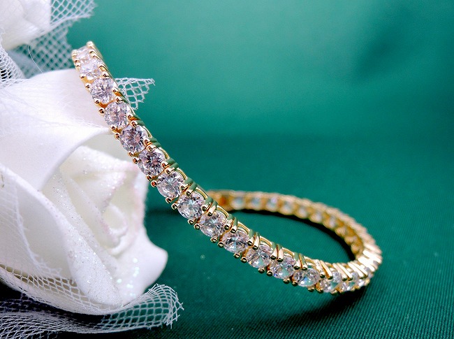 �S�[���h�@�e�j�X�u���X���b�g�@�L���[�r�b�N�W���R�j�A�E�A�N�Z�T���[