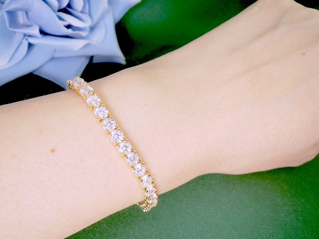 �S�[���h�@�e�j�X�u���X���b�g�@�L���[�r�b�N�W���R�j�A�E�A�N�Z�T���[