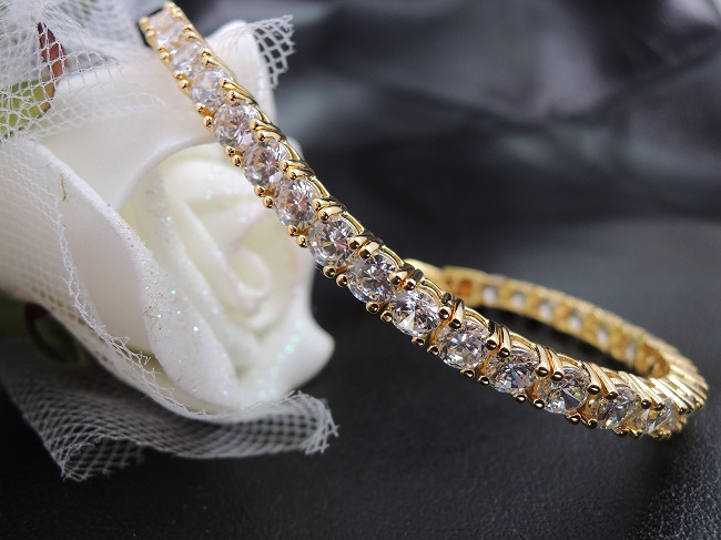 �S�[���h�@�e�j�X�u���X���b�g�@�L���[�r�b�N�W���R�j�A�E�A�N�Z�T���[