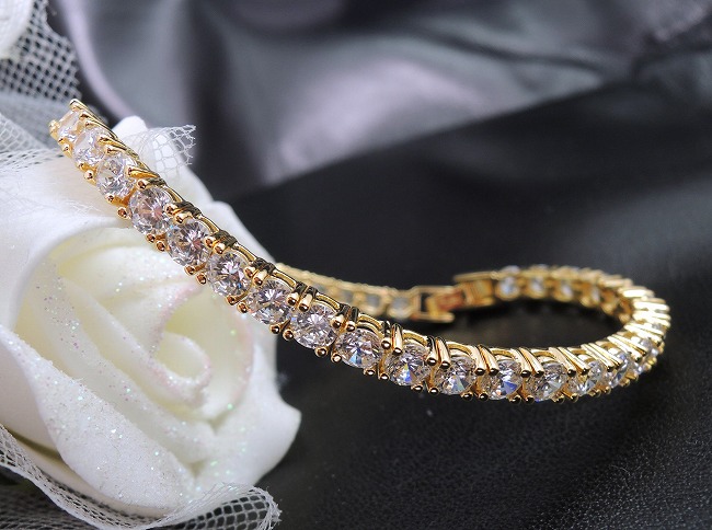 �S�[���h�@�e�j�X�u���X���b�g�@�L���[�r�b�N�W���R�j�A�E�A�N�Z�T���[