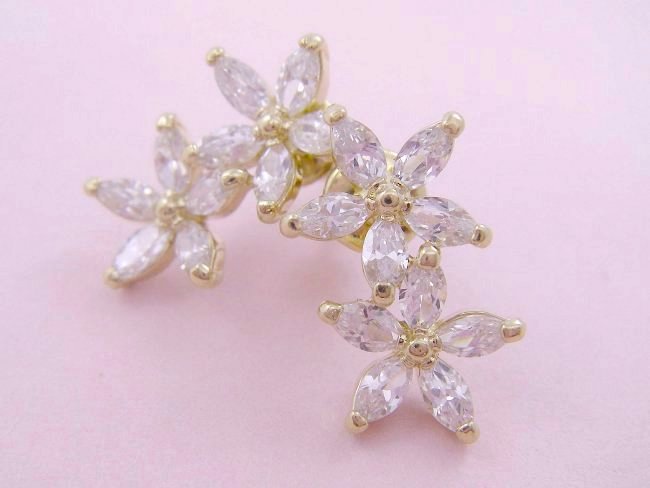 CZ�@SV�L���[�r�b�N�W���R�j�A�̃s�A�X�@�t�����[���`�[�t