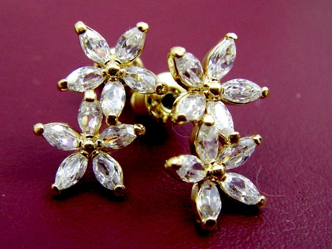 CZ�@SV�L���[�r�b�N�W���R�j�A�̃s�A�X�@�t�����[���`�[�t