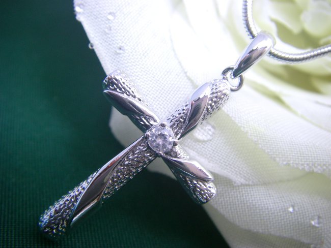 �h�C�c���E�L���[�r�b�N�W���R�j�A�̃N���X�l�b�N���X