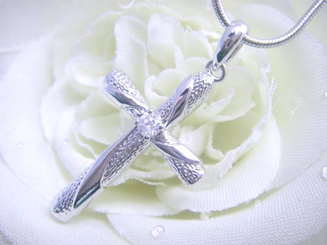 �h�C�c���E�L���[�r�b�N�W���R�j�A�̃N���X�l�b�N���X