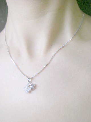 �h�C�c���E�L���[�r�b�N�W���R�j�A�̃N���X�y���_���g