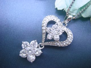 �h�C�c���E�L���[�r�b�N�W���R�j�A�̃n�[�g�̃y���_���g