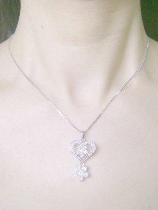 �h�C�c���E�L���[�r�b�N�W���R�j�A�̃n�[�g�̃y���_���g