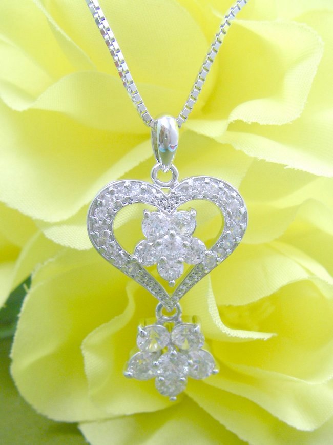 �h�C�c���E�L���[�r�b�N�W���R�j�A�̃n�[�g�̃y���_���g