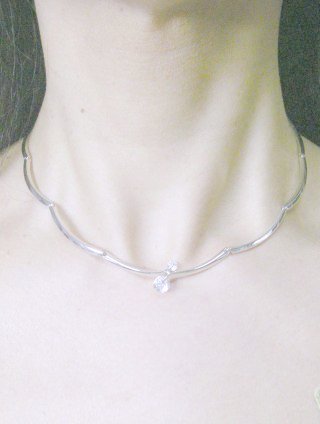 �h�C�c���E�L���[�r�b�N�W���R�j�A�̃l�b�N���X