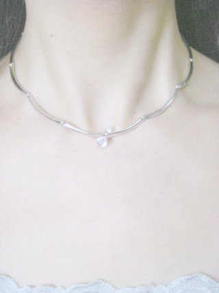 �h�C�c���E�L���[�r�b�N�W���R�j�A�̃l�b�N���X